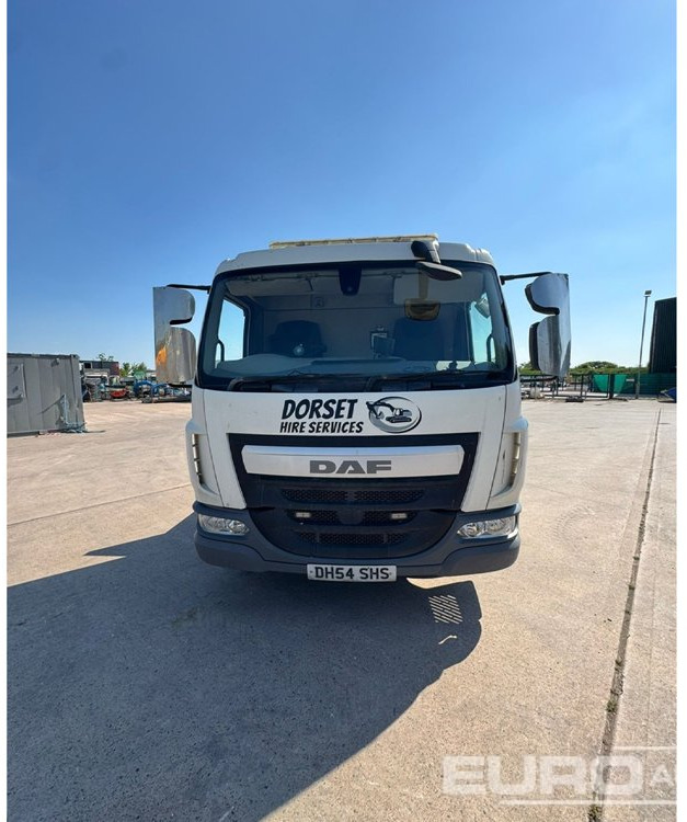 Camion platformă pentru transport de utilaje grele 2017 DAF LF180: Foto 8 Camion platformă pentru transport de utilaje grele 2017 DAF LF180: Foto 8