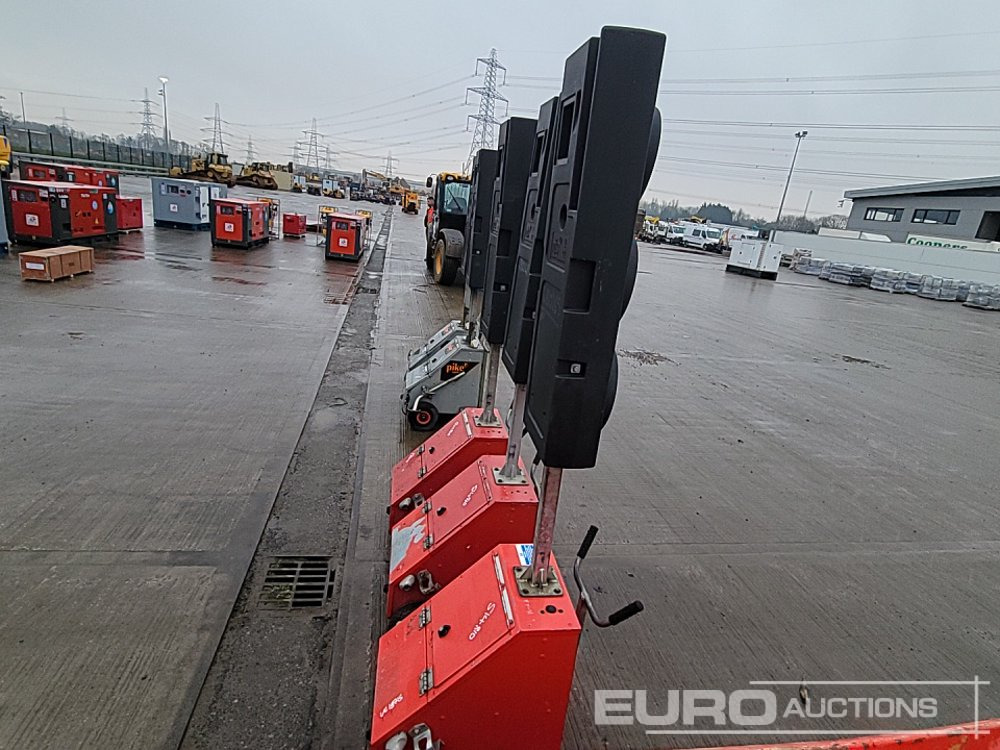 3 Way Traffic Light System - Echipamente de constructii: Foto 2 3 Way Traffic Light System - Echipamente de constructii: Foto 2