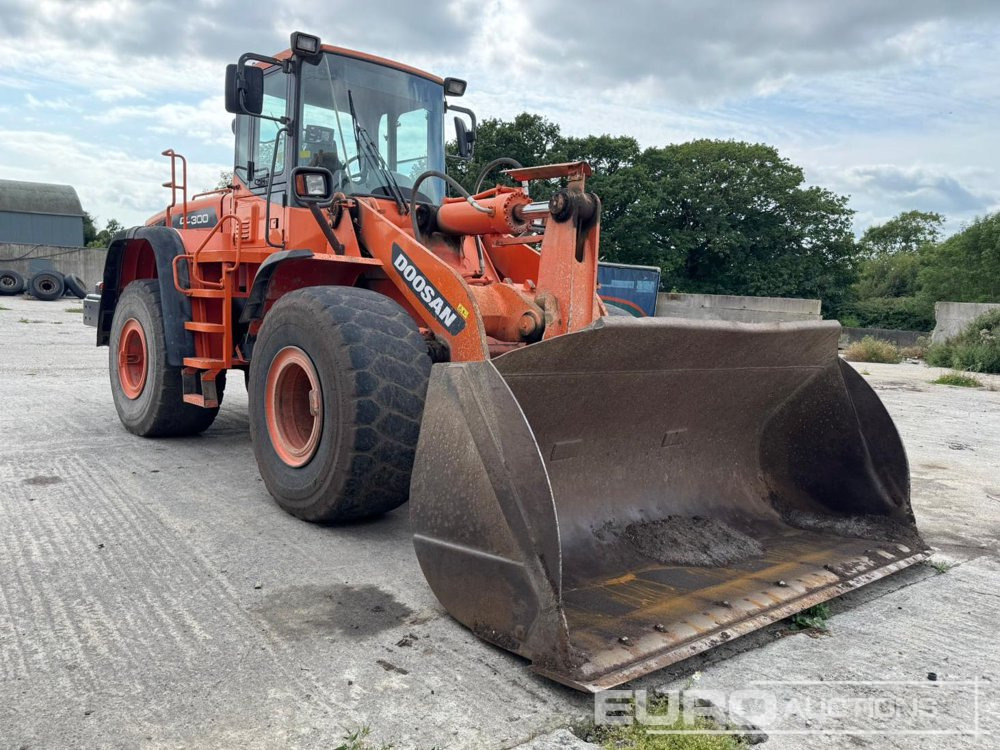Doosan DL300 - Încărcător frontal pe pneuri: Foto 3 Doosan DL300 - Încărcător frontal pe pneuri: Foto 3