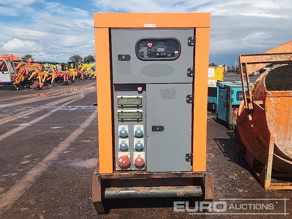 SDMO R90 - Generator electric: Foto 2 SDMO R90 - Generator electric: Foto 2
