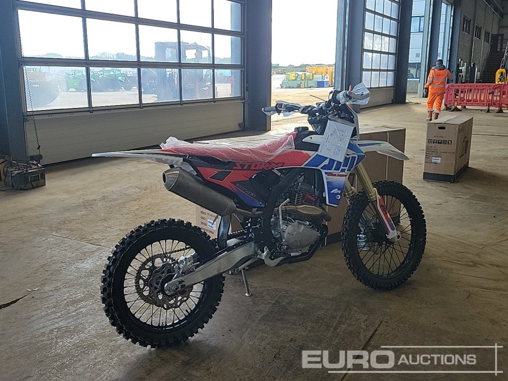 Motocicletă Unused 2025 Apollo Storm 300cc Motorcross Bike, 21" Front, 18" Rear Tyres, Electric Start, Air Cooled, Hydraulic Suspension, Disc Brakes, Lighting Kit (UNASSEMBLED): Foto 40 Motocicletă Unused 2025 Apollo Storm 300cc Motorcross Bike, 21" Front, 18" Rear Tyres, Electric Start, Air Cooled, Hydraulic Suspension, Disc Brakes, Lighting Kit (UNASSEMBLED): Foto 40