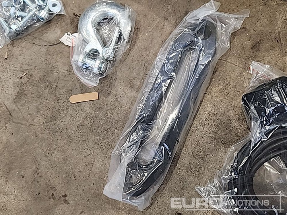 Echipament de atelier Unused Hi-Torque HT12000 12 Volt Winch, 3/8" x 85' Rope: Foto 8 Echipament de atelier Unused Hi-Torque HT12000 12 Volt Winch, 3/8" x 85' Rope: Foto 8