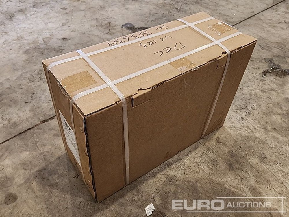 Echipament de atelier Unused Hi-Torque HT12000 12 Volt Winch, 3/8" x 85' Rope: Foto 22 Echipament de atelier Unused Hi-Torque HT12000 12 Volt Winch, 3/8" x 85' Rope: Foto 22