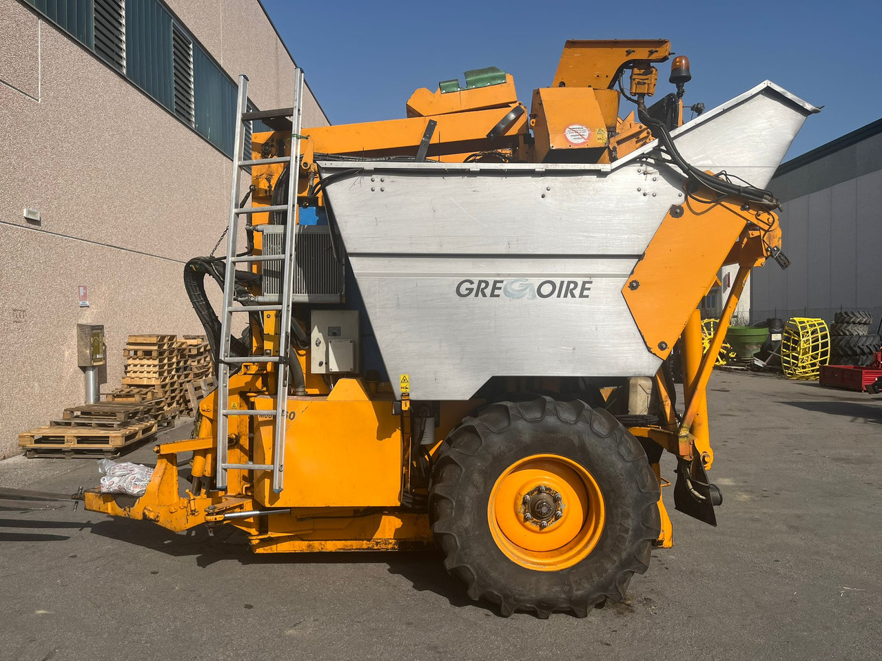 Vendemmiatrice usata Grégoire G60I - Combina de recoltat struguri: Foto 1 Vendemmiatrice usata Grégoire G60I - Combina de recoltat struguri: Foto 1