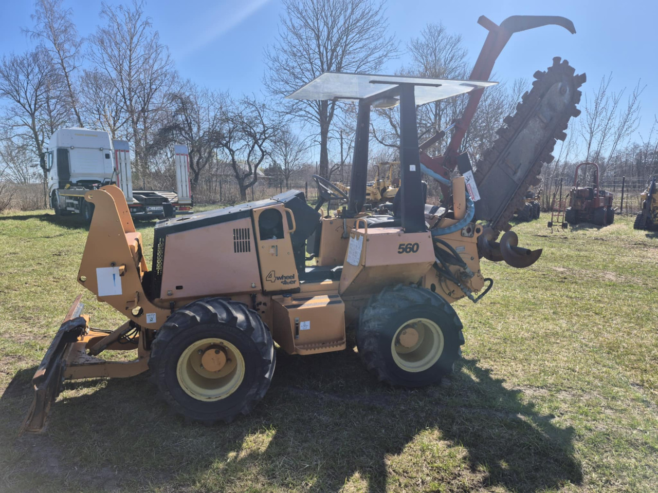 Case 560 - Săpător de şanţuri: Foto 5 Case 560 - Săpător de şanţuri: Foto 5