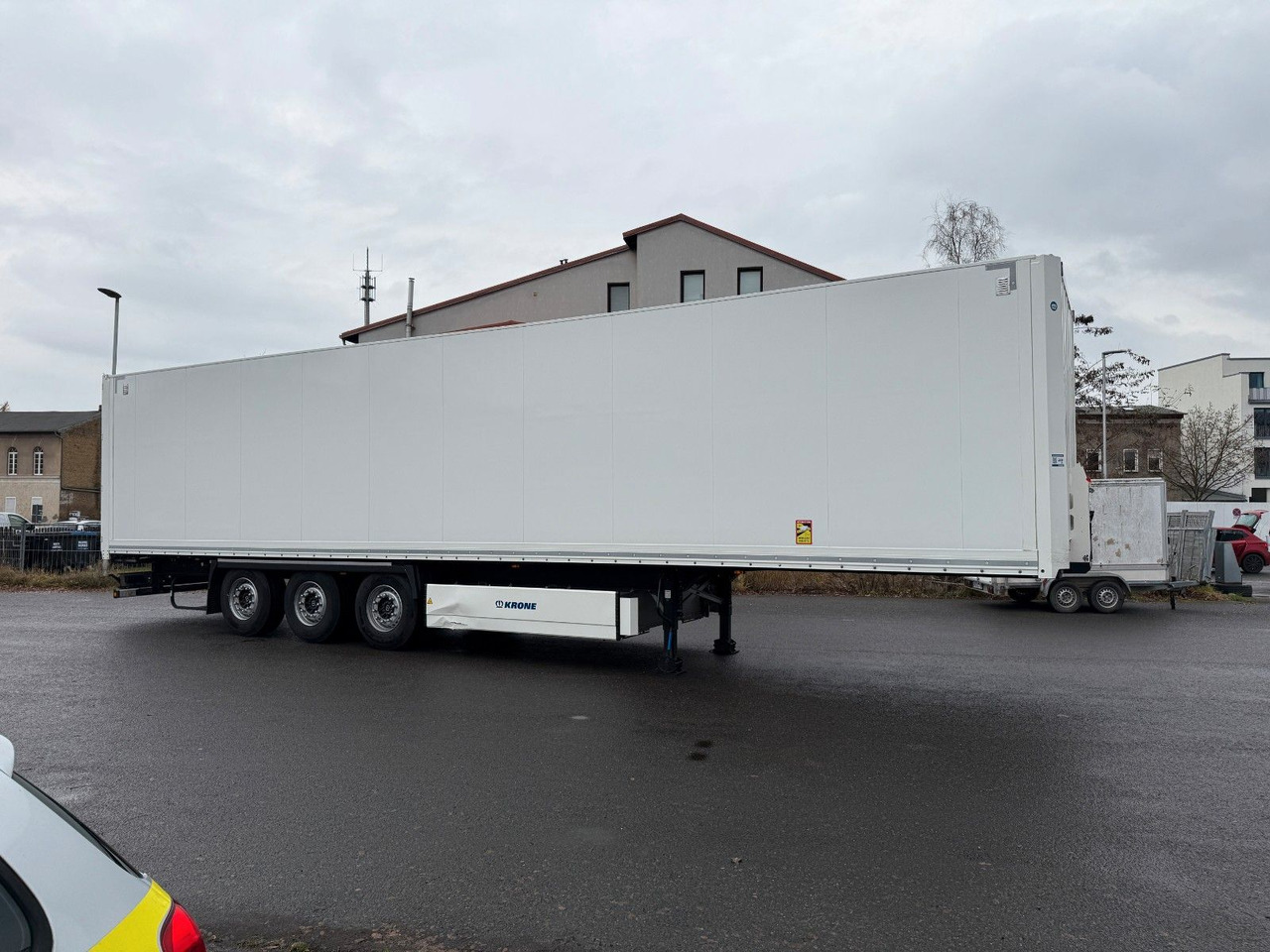 Krone SD/KOFFER/LIFTACHSE - Semiremorcă furgon: Foto 3 Krone SD/KOFFER/LIFTACHSE - Semiremorcă furgon: Foto 3