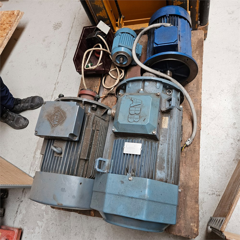 ABB MT80A19F100-2 / M3AA180MLB4 - Mașină: Foto 3 ABB MT80A19F100-2 / M3AA180MLB4 - Mașină: Foto 3