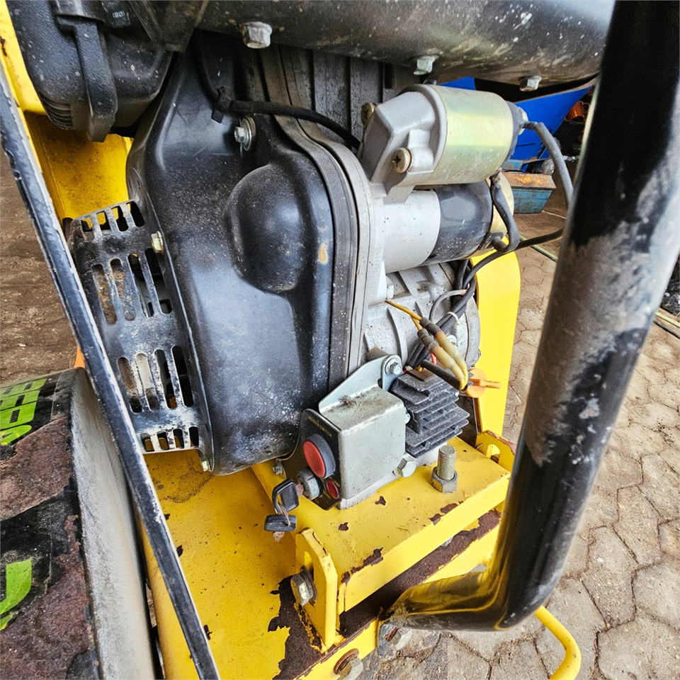 Maşină de asfaltat Bernards BS20-1 S: Foto 19