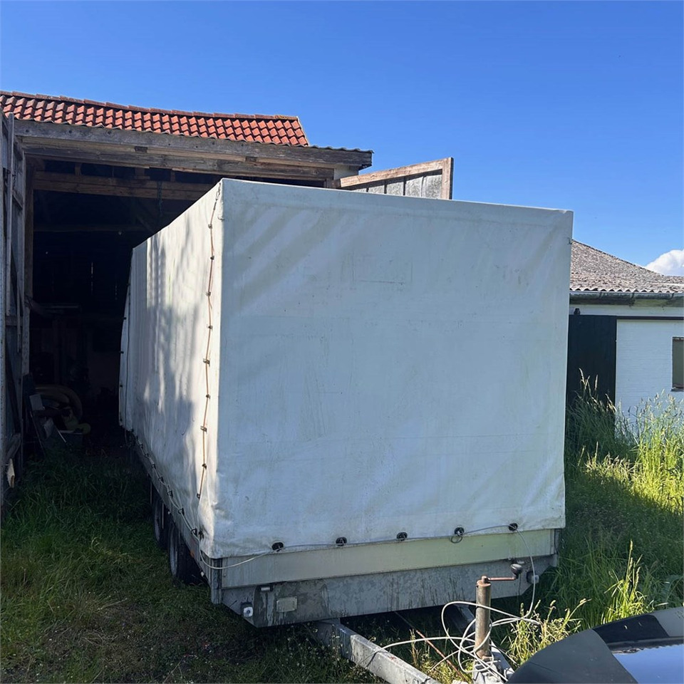 Eduard 4 - Remorcă cu prelată: Foto 4 Eduard 4 - Remorcă cu prelată: Foto 4