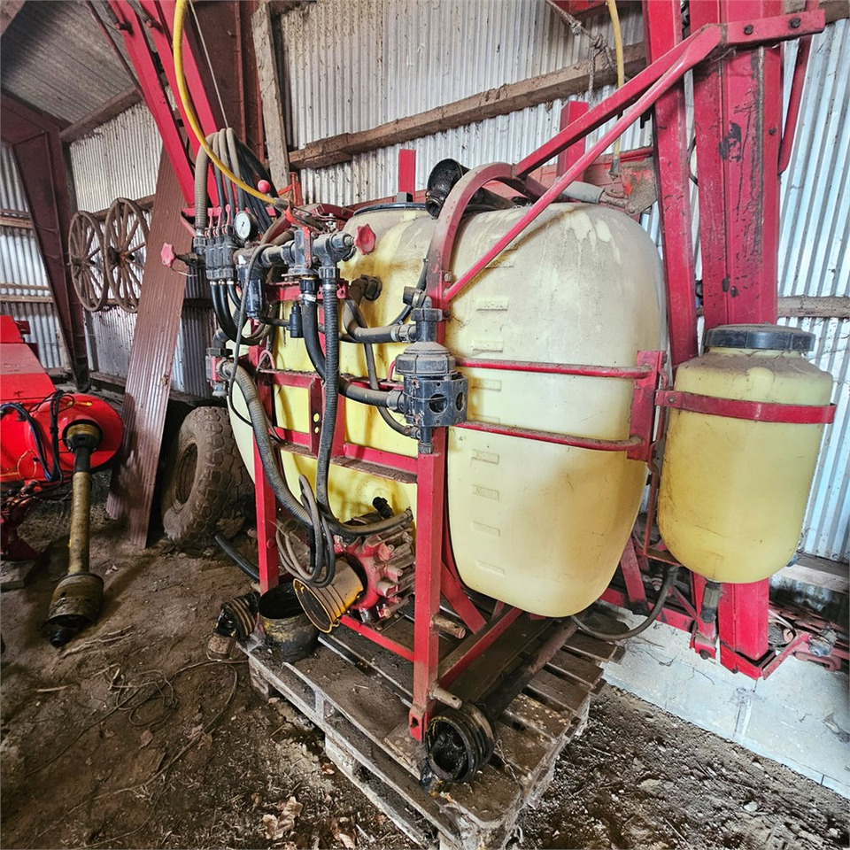 Hardi LXY 800 - Maşină de erbicidat: Foto 4 Hardi LXY 800 - Maşină de erbicidat: Foto 4