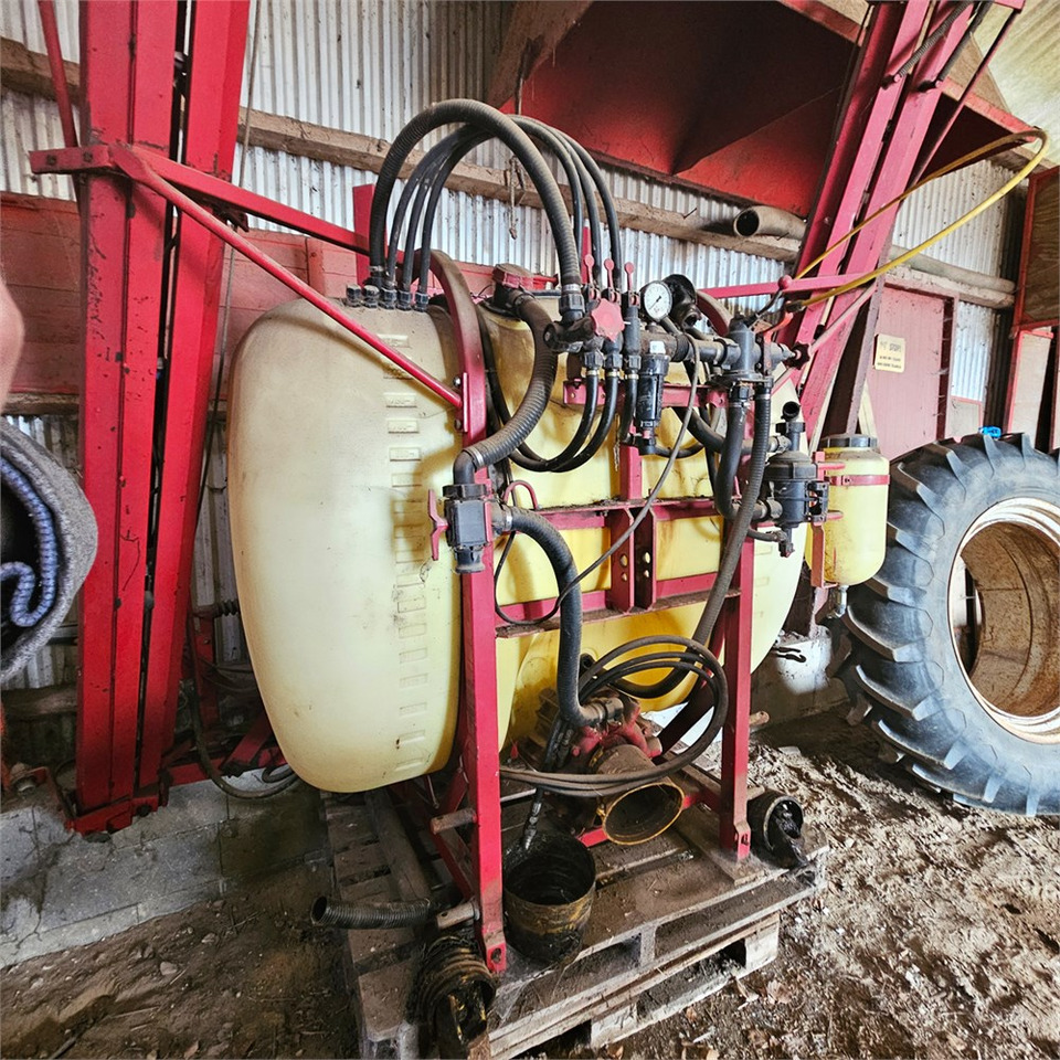 Hardi LXY 800 - Maşină de erbicidat: Foto 1 Hardi LXY 800 - Maşină de erbicidat: Foto 1