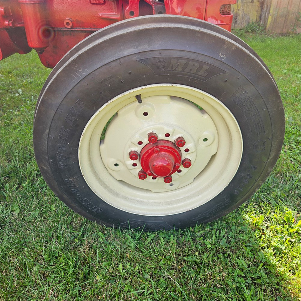 Tractor agricol IH B-275: Foto 35 Tractor agricol IH B-275: Foto 35