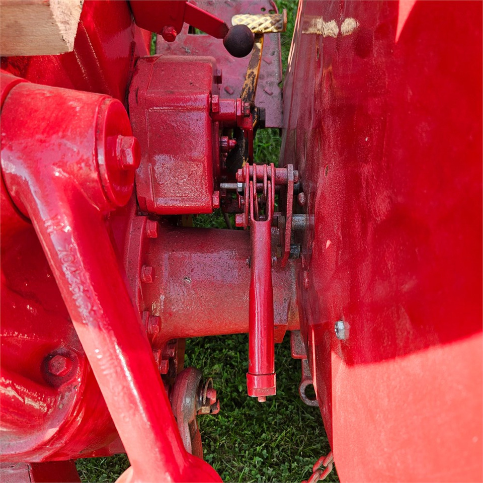 Tractor agricol IH B-275: Foto 12 Tractor agricol IH B-275: Foto 12