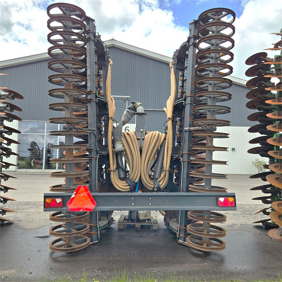 Intertech 7,5m - Maşină de împrăştiat îngrăşăminte: Foto 4 Intertech 7,5m - Maşină de împrăştiat îngrăşăminte: Foto 4