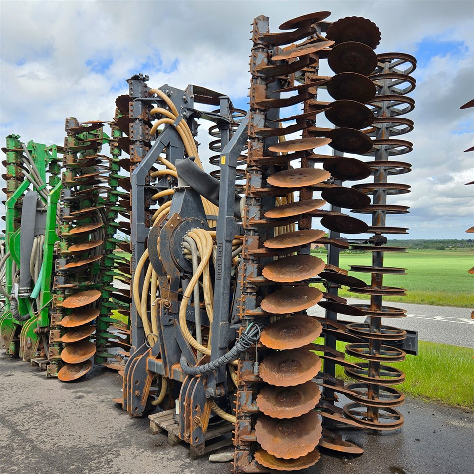 Intertech 7,5m - Maşină de împrăştiat îngrăşăminte: Foto 1 Intertech 7,5m - Maşină de împrăştiat îngrăşăminte: Foto 1