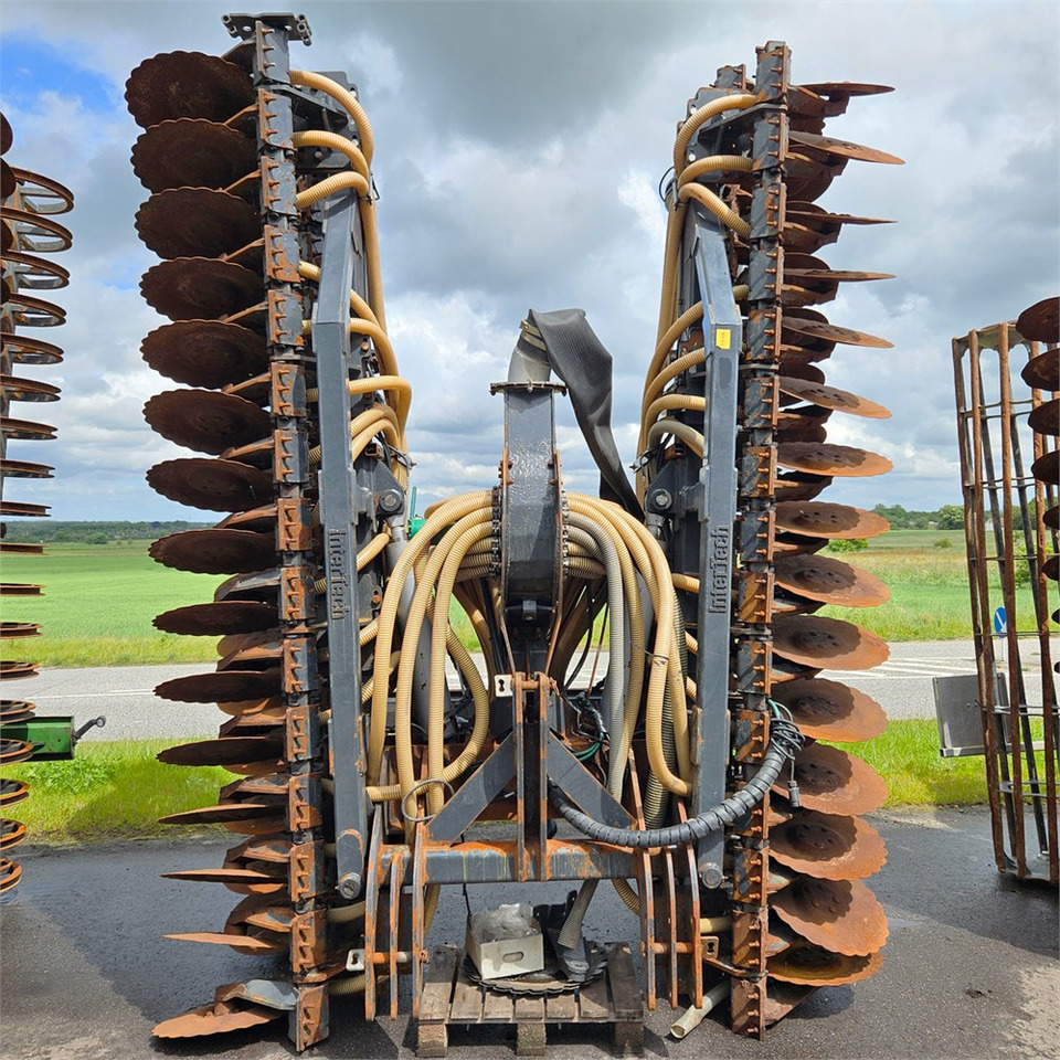 Intertech 7,5m - Maşină de împrăştiat îngrăşăminte: Foto 2 Intertech 7,5m - Maşină de împrăştiat îngrăşăminte: Foto 2