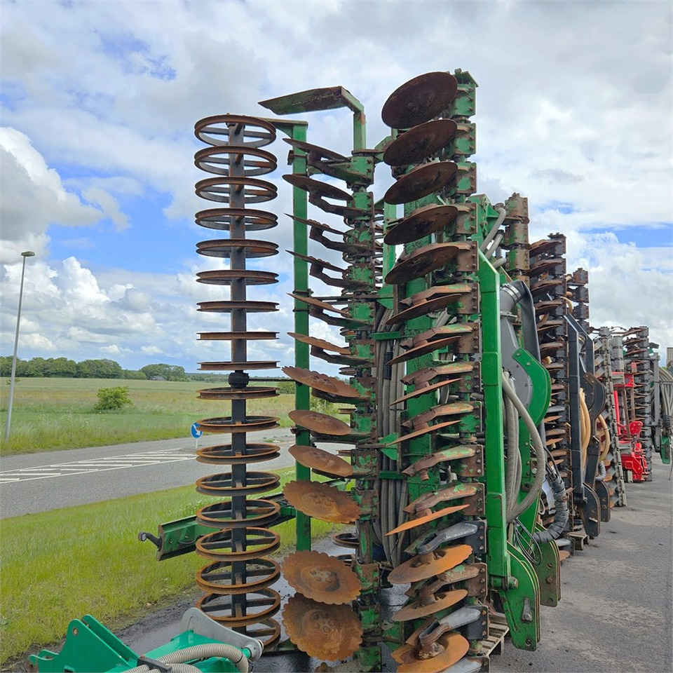 Intertech 7 m - Maşină de împrăştiat îngrăşăminte: Foto 4 Intertech 7 m - Maşină de împrăştiat îngrăşăminte: Foto 4