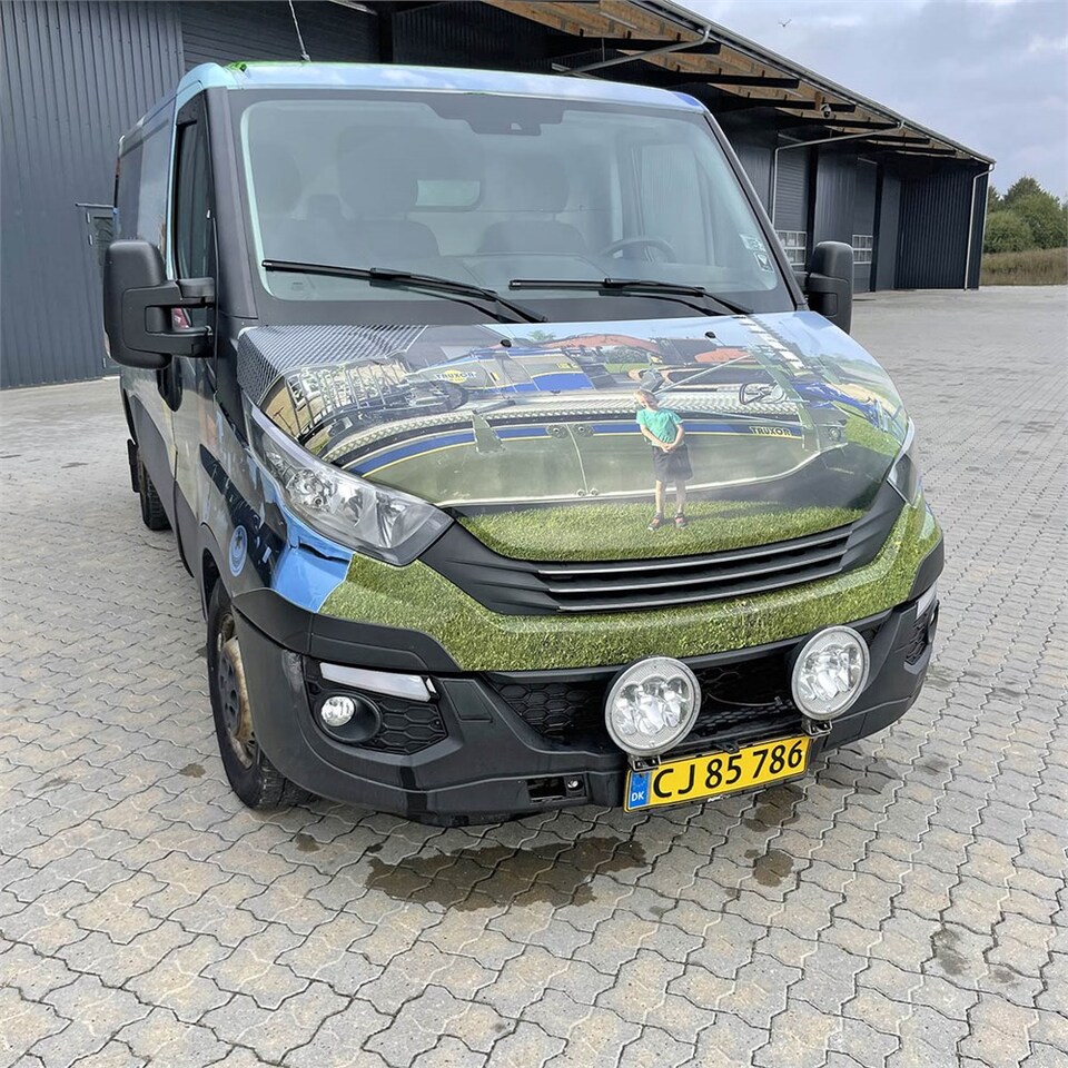 Iveco 35-120 HI Matic - Dubă: Foto 2 Iveco 35-120 HI Matic - Dubă: Foto 2