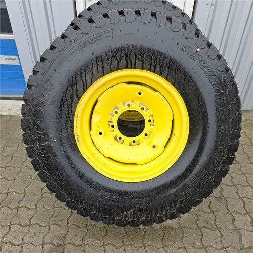 John Deere 2 styk - Tractor agricol: Foto 1 John Deere 2 styk - Tractor agricol: Foto 1