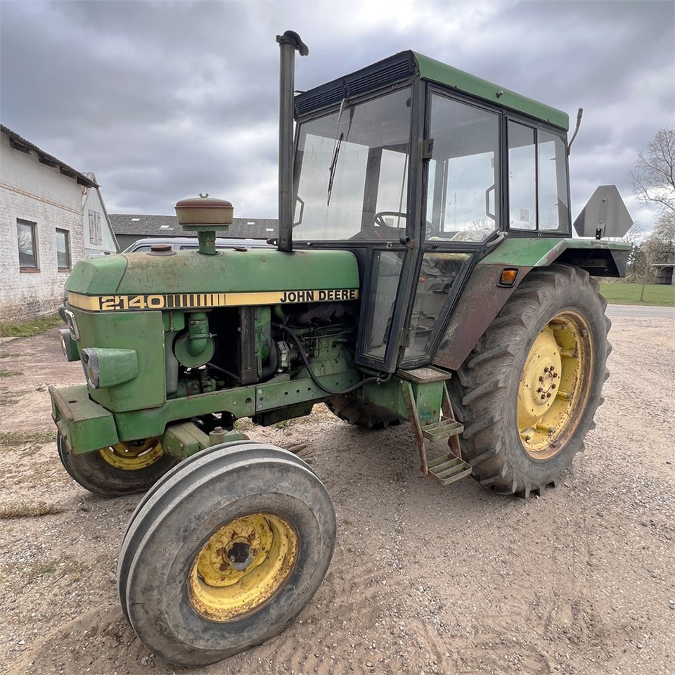 John Deere 2140 - Tractor agricol: Foto 1 John Deere 2140 - Tractor agricol: Foto 1