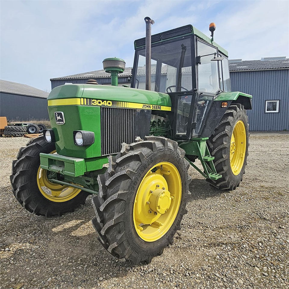 John Deere 3040 - Tractor agricol: Foto 3 John Deere 3040 - Tractor agricol: Foto 3