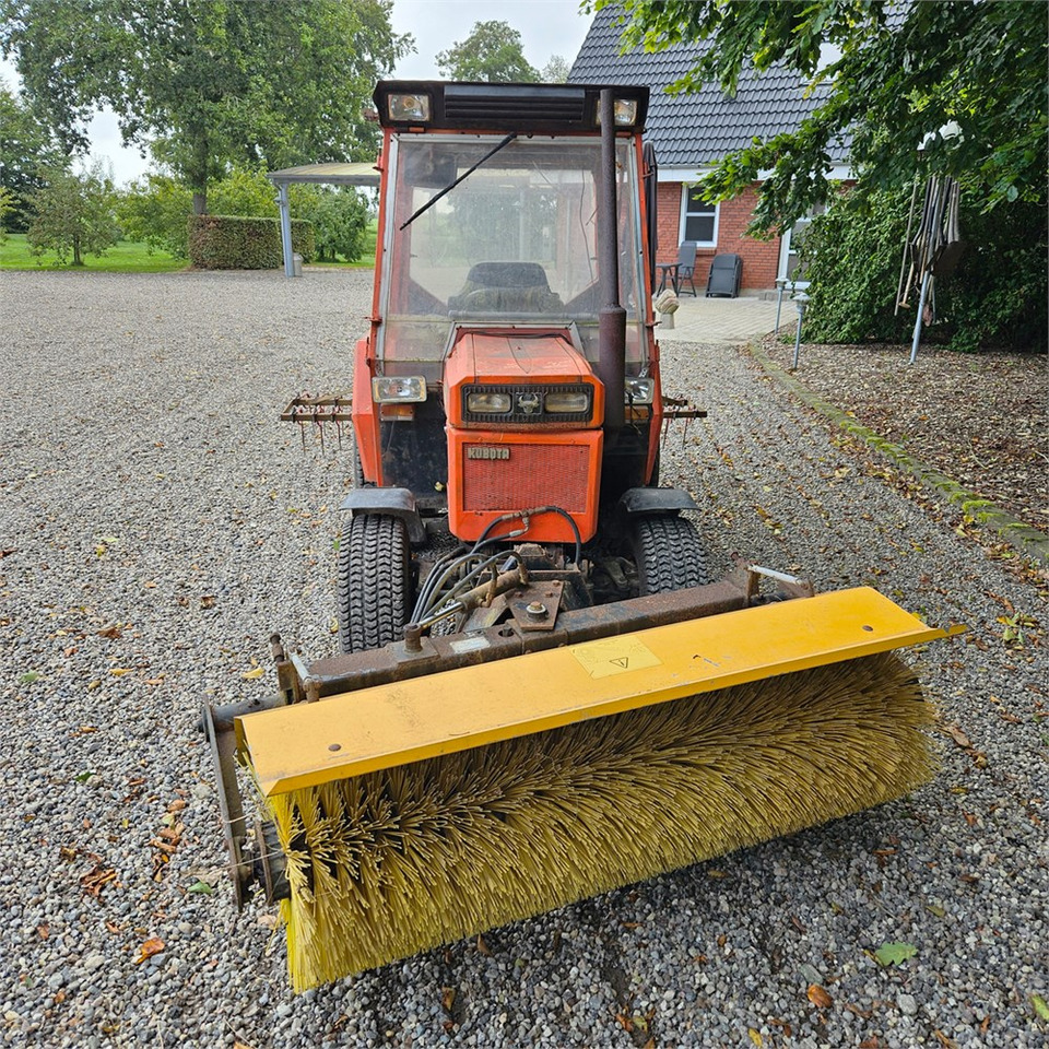 Kubota B8200 - Tractor comunal: Foto 3 Kubota B8200 - Tractor comunal: Foto 3