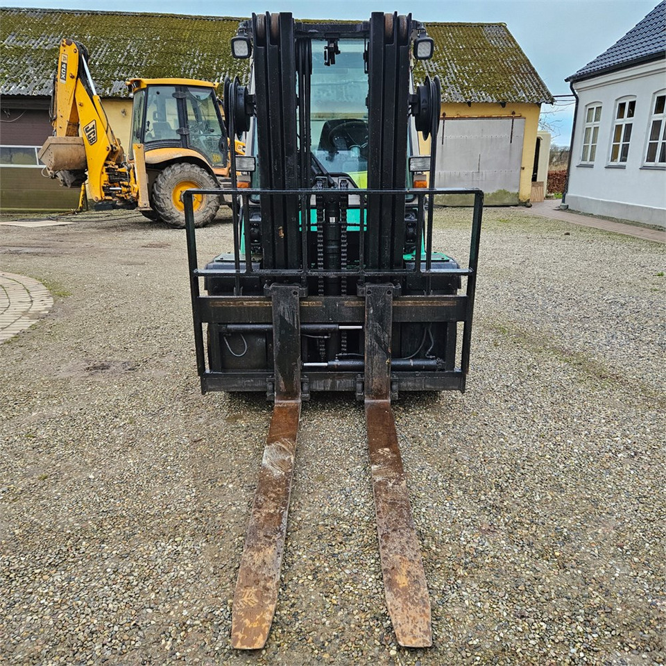 Mitsubishi FB45 - Motostivuitor: Foto 3 Mitsubishi FB45 - Motostivuitor: Foto 3