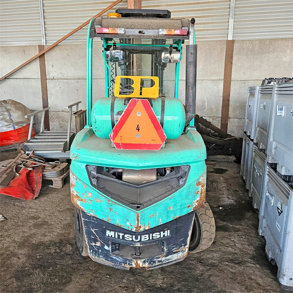 Mitsubishi FG35N - Motostivuitor: Foto 4 Mitsubishi FG35N - Motostivuitor: Foto 4