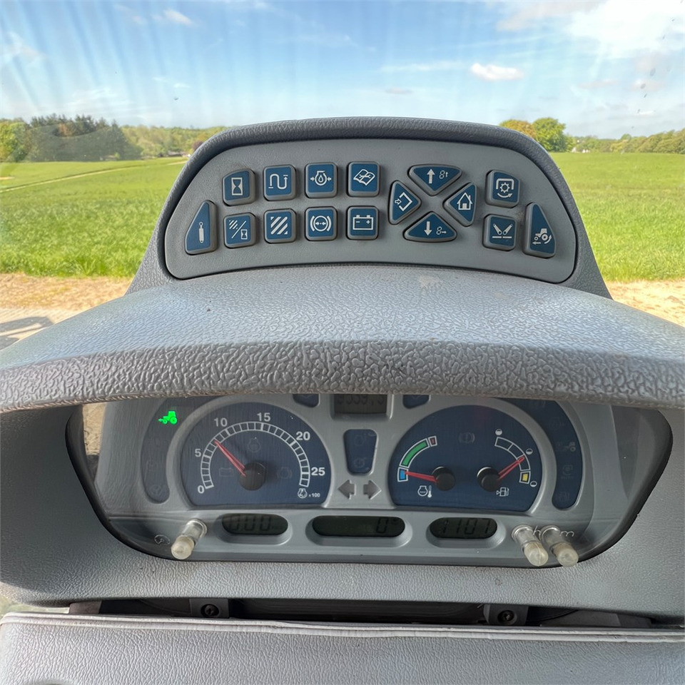 Tractor agricol New Holland T6050: Foto 24 Tractor agricol New Holland T6050: Foto 24