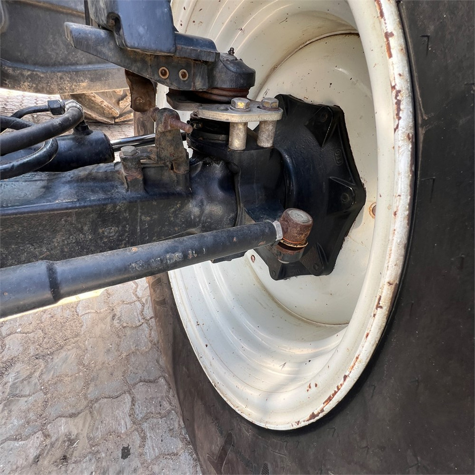 Tractor agricol New Holland T6050: Foto 43 Tractor agricol New Holland T6050: Foto 43