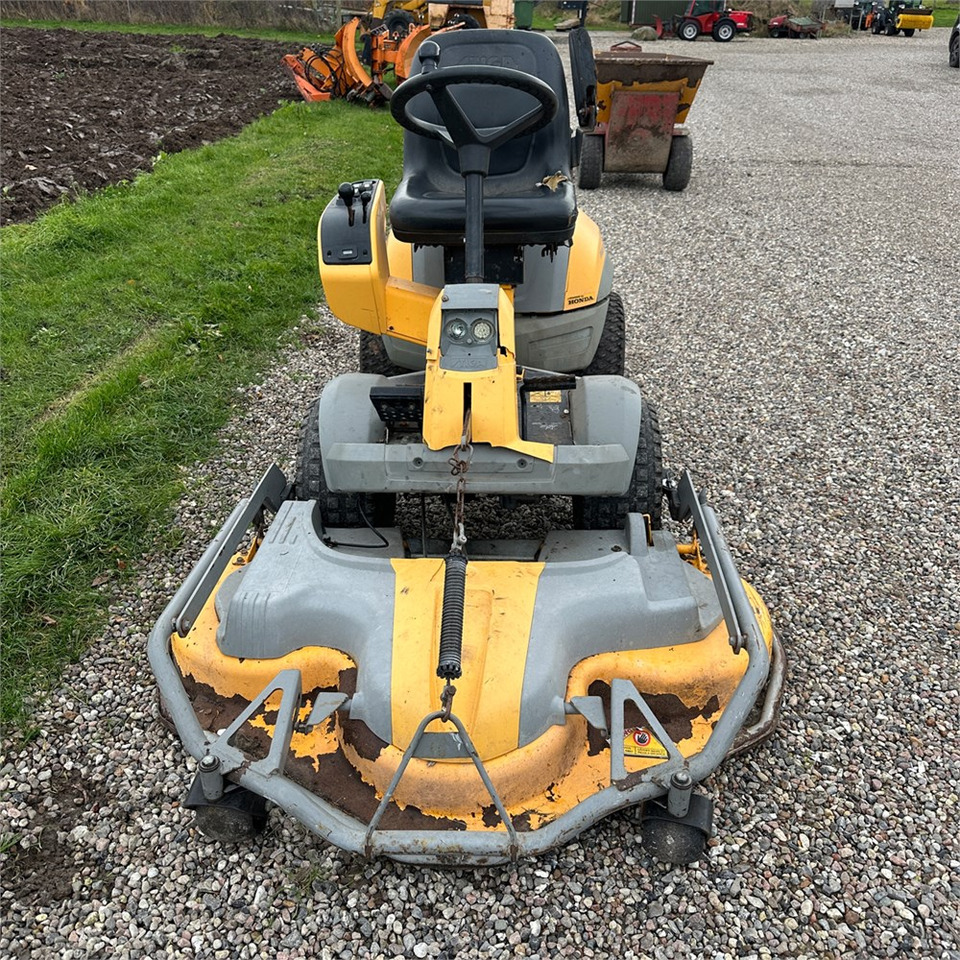 Stiga P901 Parkpro 25 4WD - Maşină de tuns iarba: Foto 4 Stiga P901 Parkpro 25 4WD - Maşină de tuns iarba: Foto 4