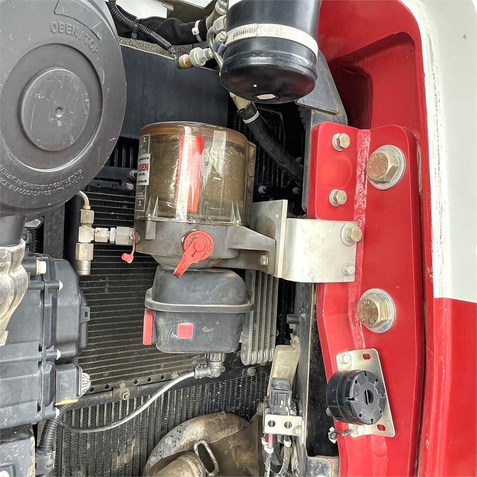 Excavator pe şenile Takeuchi TB 2150 R: Foto 50