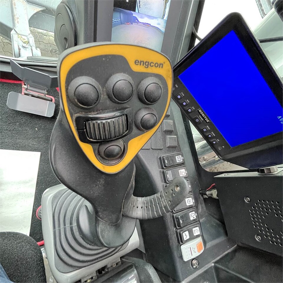 Excavator pe şenile Takeuchi TB 2150 R: Foto 22