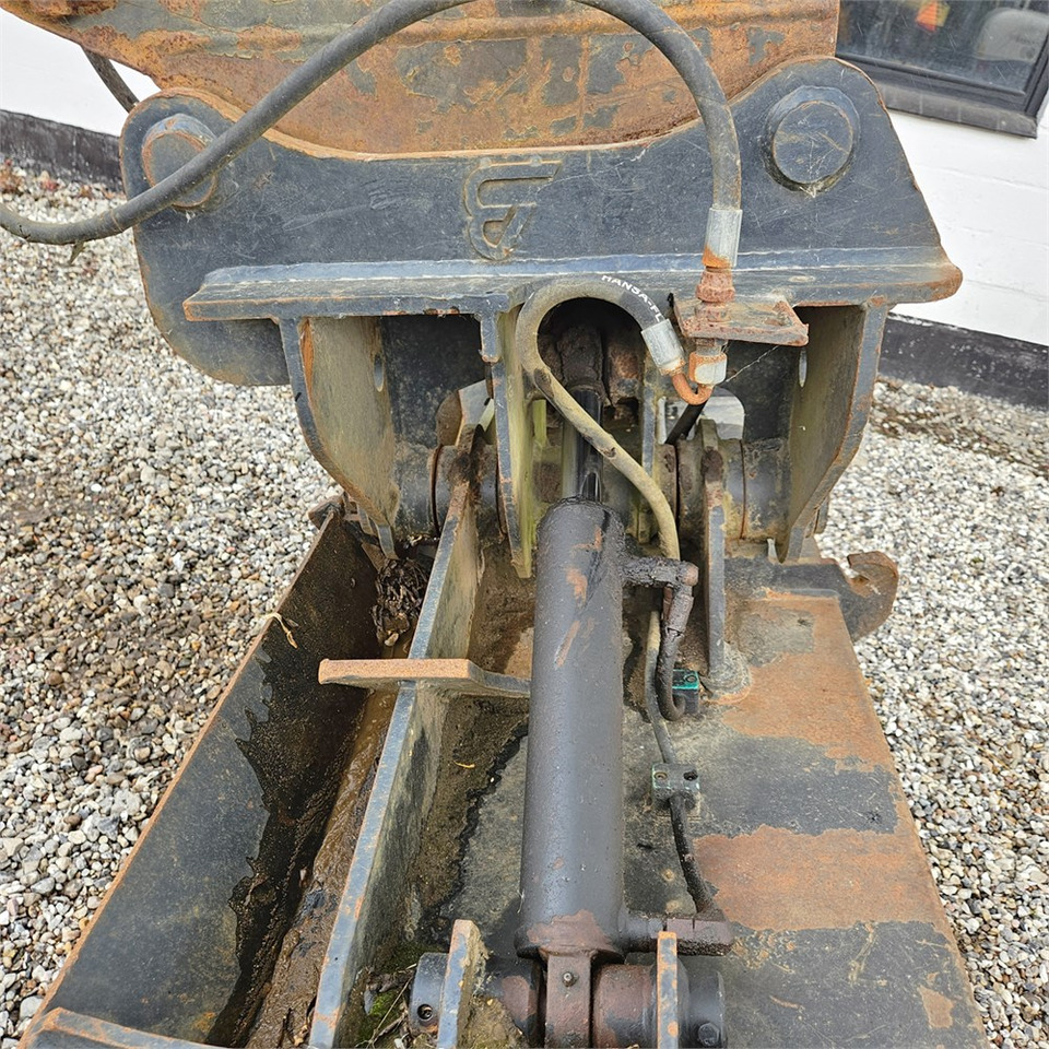 Excavator pe şenile Takeuchi TB1140: Foto 36