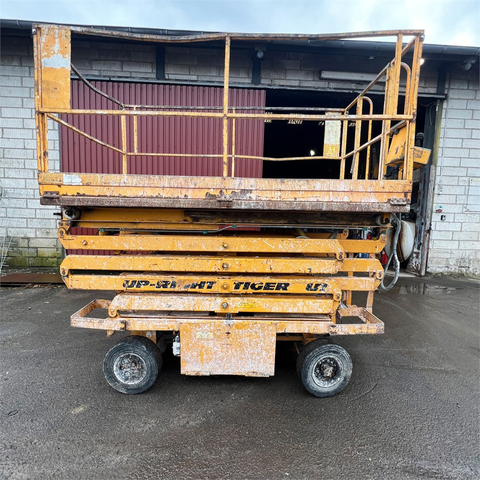 UpRight Tiger F5024-01 - Platforma foarfeca: Foto 4 UpRight Tiger F5024-01 - Platforma foarfeca: Foto 4