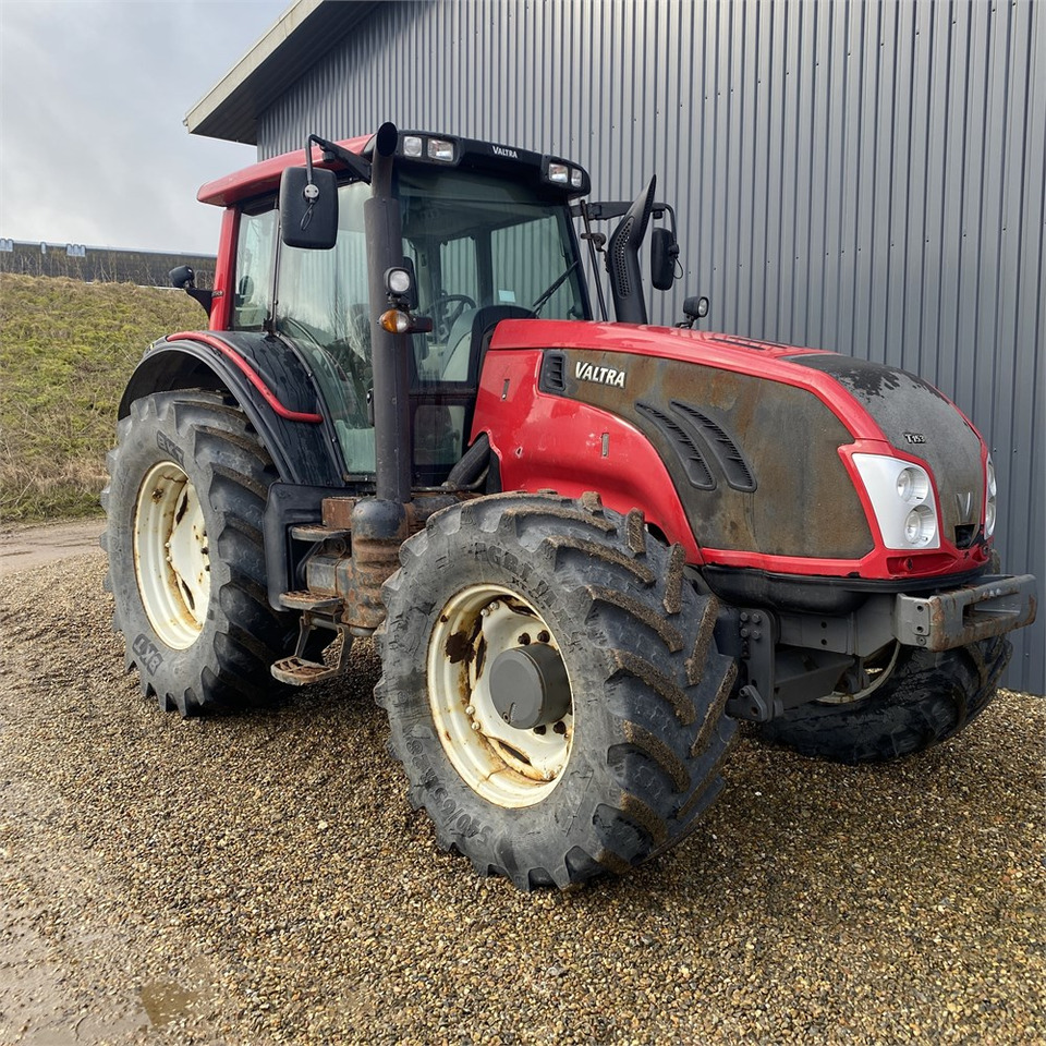 Valtra T 153 - Tractor agricol: Foto 1 Valtra T 153 - Tractor agricol: Foto 1