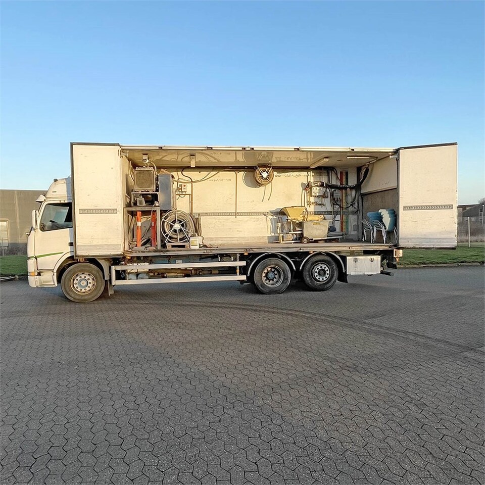 Volvo FM12 - Camion furgon: Foto 2 Volvo FM12 - Camion furgon: Foto 2