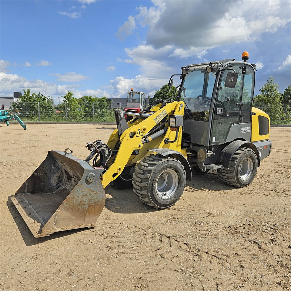 Wacker Neuson WL 32/RL30 - Încărcător frontal pe pneuri: Foto 1 Wacker Neuson WL 32/RL30 - Încărcător frontal pe pneuri: Foto 1