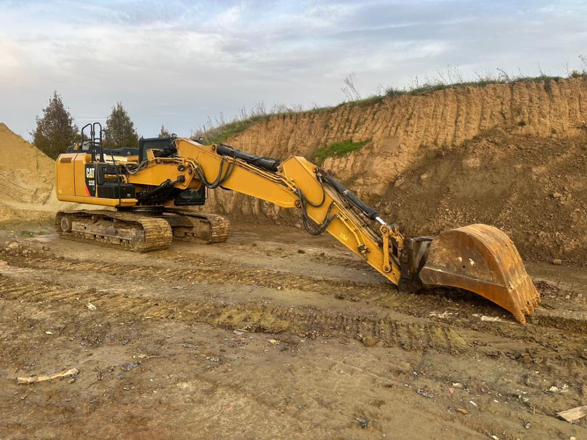 Caterpillar 323 E - Excavator pe şenile: Foto 1 Caterpillar 323 E - Excavator pe şenile: Foto 1