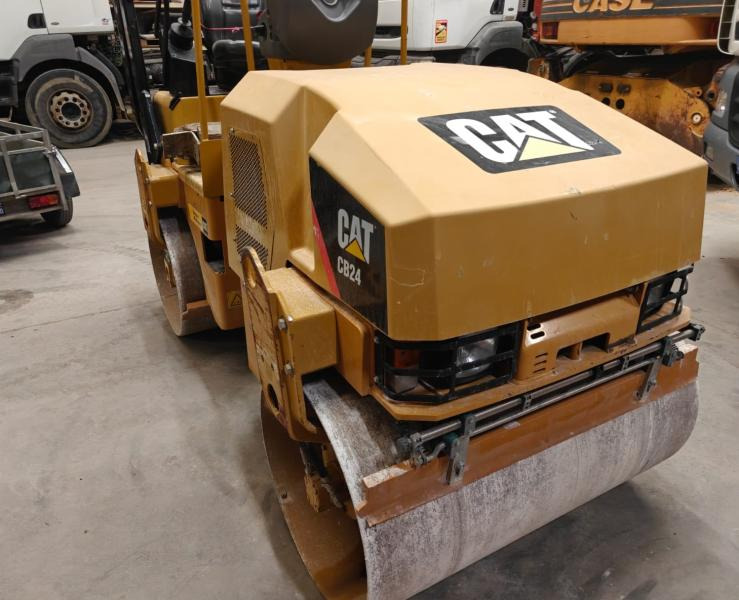 Caterpillar CB24 - Cilindru compactor mixt: Foto 3 Caterpillar CB24 - Cilindru compactor mixt: Foto 3