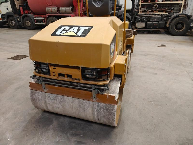 Caterpillar CB24 - Cilindru compactor mixt: Foto 4 Caterpillar CB24 - Cilindru compactor mixt: Foto 4