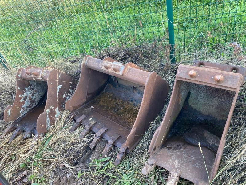 MECALAC 60CM & 40 CM - Cupă excavator: Foto 1 MECALAC 60CM & 40 CM - Cupă excavator: Foto 1