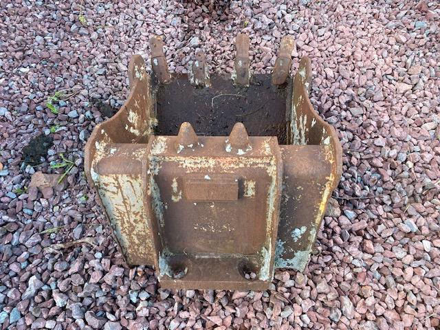 MECALAC 60CM & 40 CM - Cupă excavator: Foto 3 MECALAC 60CM & 40 CM - Cupă excavator: Foto 3