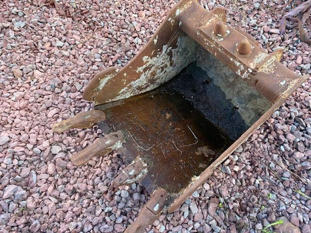 MECALAC 60CM & 40 CM - Cupă excavator: Foto 5 MECALAC 60CM & 40 CM - Cupă excavator: Foto 5