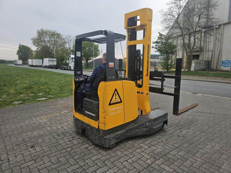 Jungheinrich ETVQ20 - Stivuitor cu catarg retractabil: Foto 5 Jungheinrich ETVQ20 - Stivuitor cu catarg retractabil: Foto 5