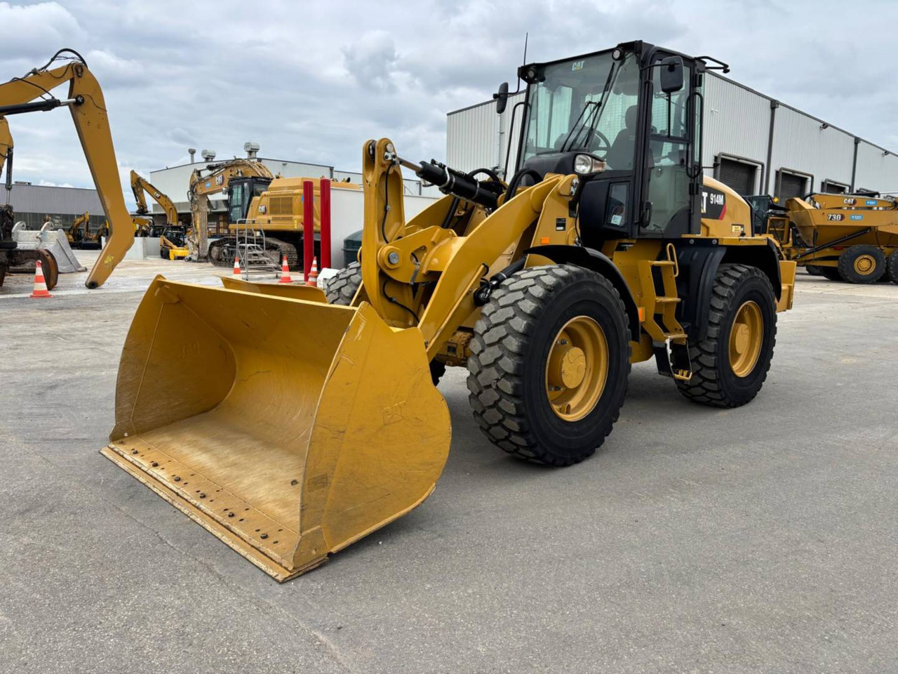 CAT 914M - Încărcător frontal pe pneuri: Foto 2 CAT 914M - Încărcător frontal pe pneuri: Foto 2