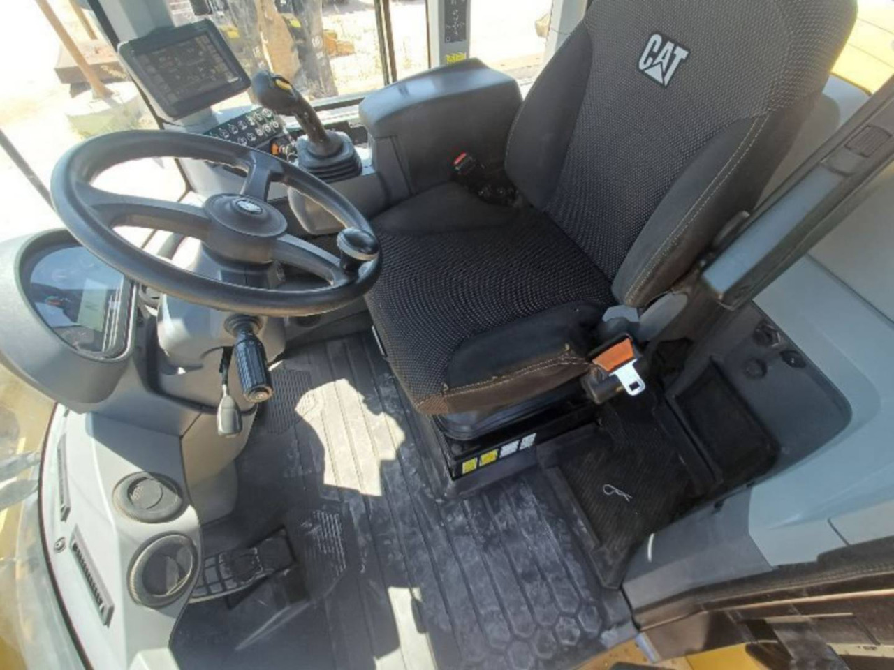 Încărcător frontal pe pneuri CAT 938M: Foto 18 Încărcător frontal pe pneuri CAT 938M: Foto 18