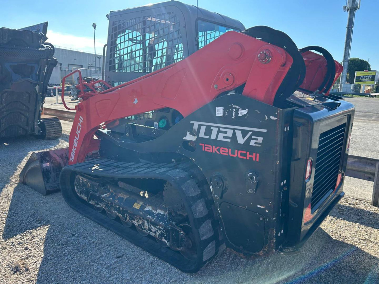 TAKEUCHI MFG. CO. LTD. TL12 - Încărcător pe şenile: Foto 4 TAKEUCHI MFG. CO. LTD. TL12 - Încărcător pe şenile: Foto 4