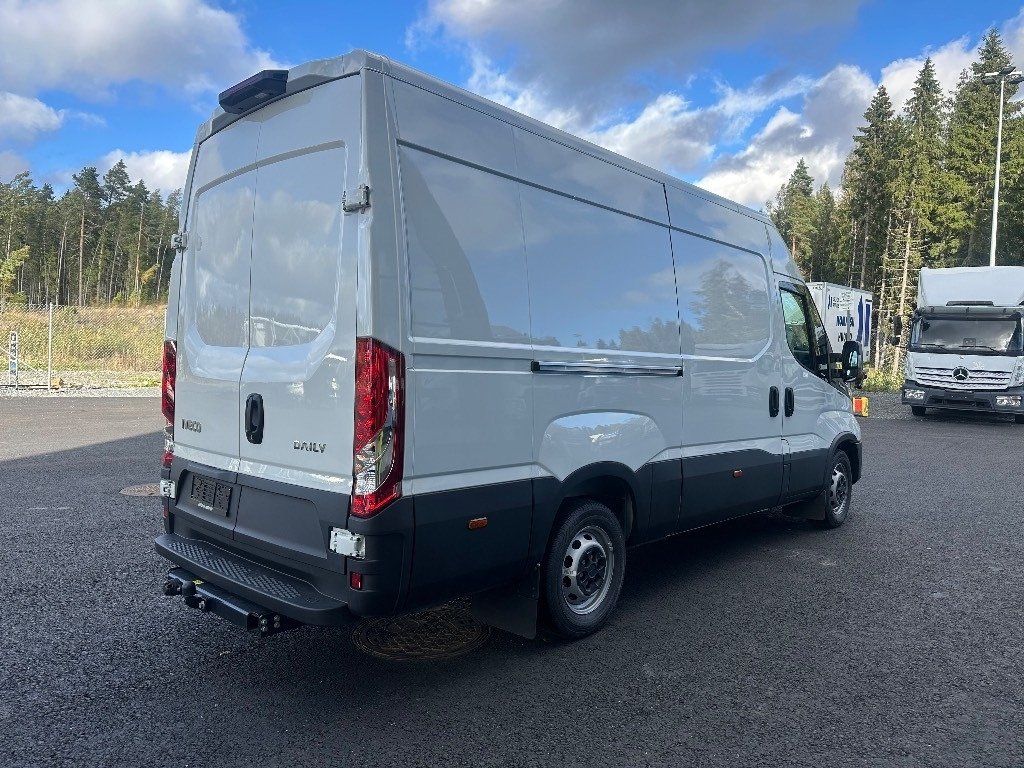 Iveco Daily 35S16A8 12m3 k-auto - Dubă: Foto 4 Iveco Daily 35S16A8 12m3 k-auto - Dubă: Foto 4