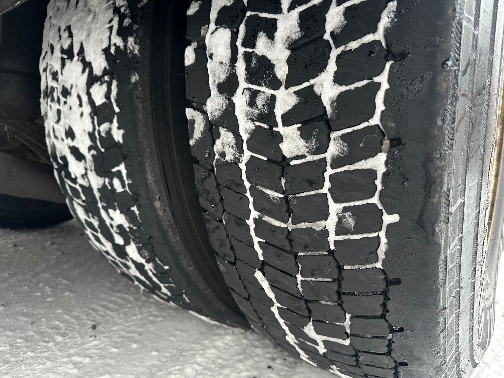 Volvo FH 13 500hv 8x4*4 - Camion cu macara: Foto 4 Volvo FH 13 500hv 8x4*4 - Camion cu macara: Foto 4